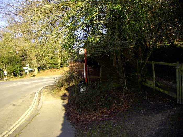 Queen&rsquo;s Head bus stop and shelter